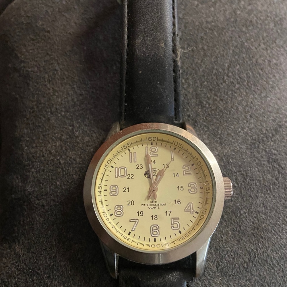 Bass Pro Watch - Picture 5 of 5